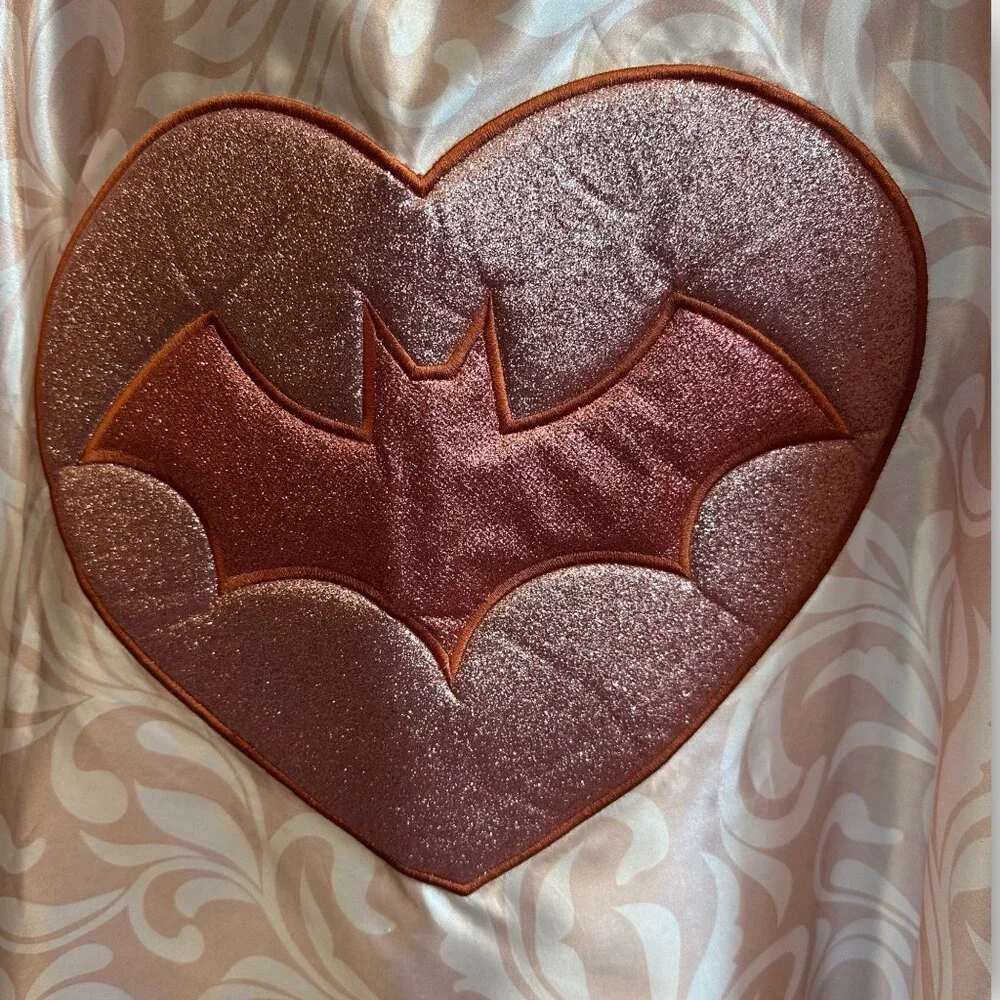 Six Flags Theme Park Womens Girls Satin BATGIRL Batman Cape Pink Sparkle Cosplay